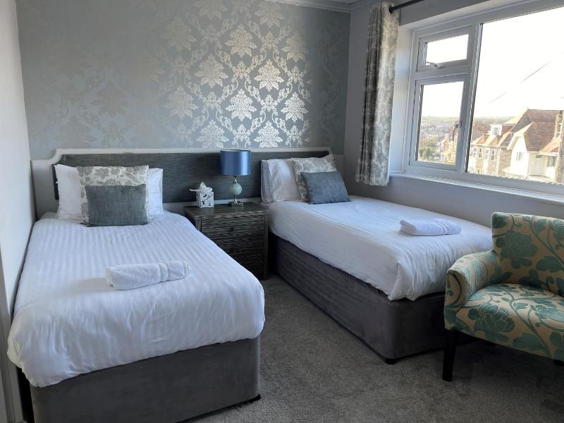 Twin Room image 1