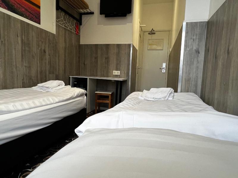 Basic Twin Room image 1