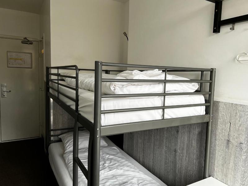 Budget Bunk Bed Room image 1