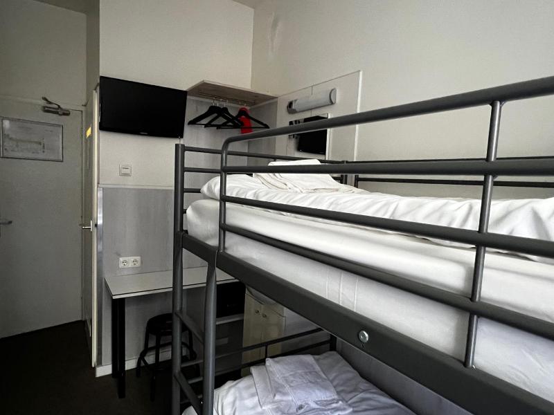 Budget Bunk Bed Room image 4