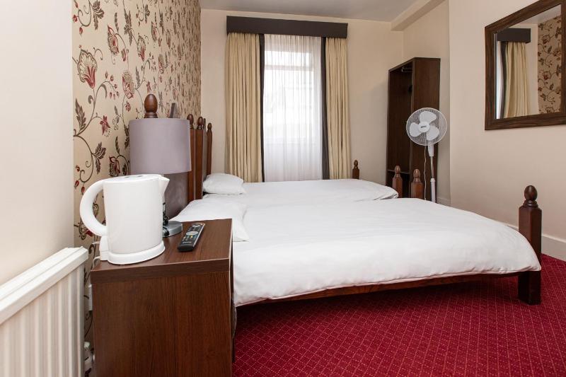 Twin Room image 1