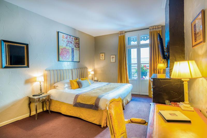 Deluxe King Room image 1