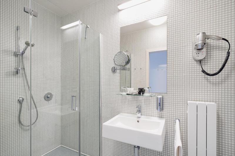 Double or Twin Room image 4