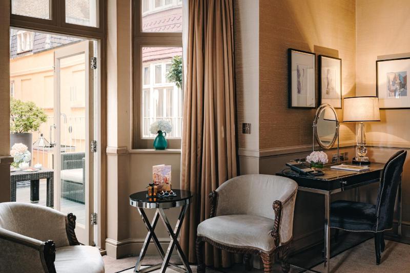 King Room with Balcony image 3