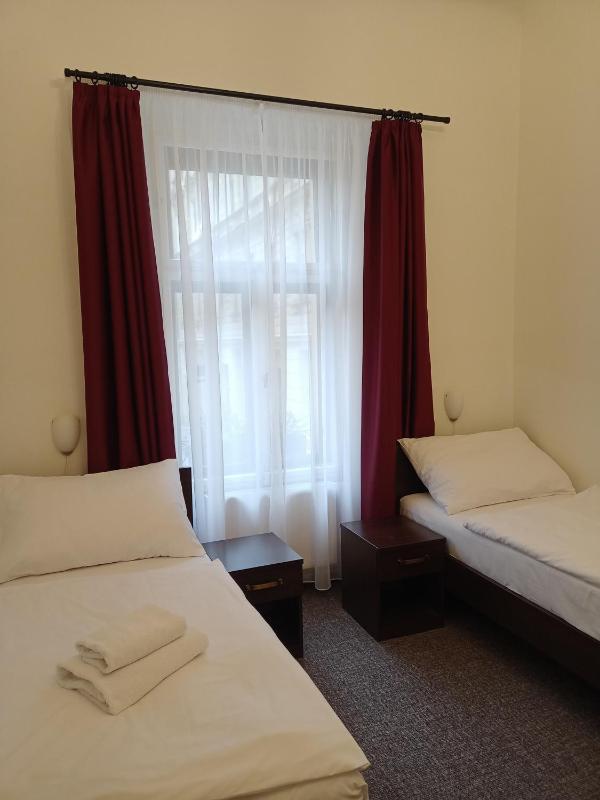Triple Room with Bathroom image 3