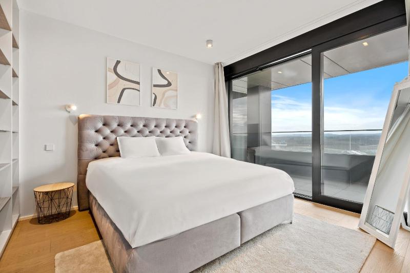 Luxury Stay with Pool and Views in Gasperich - image 2