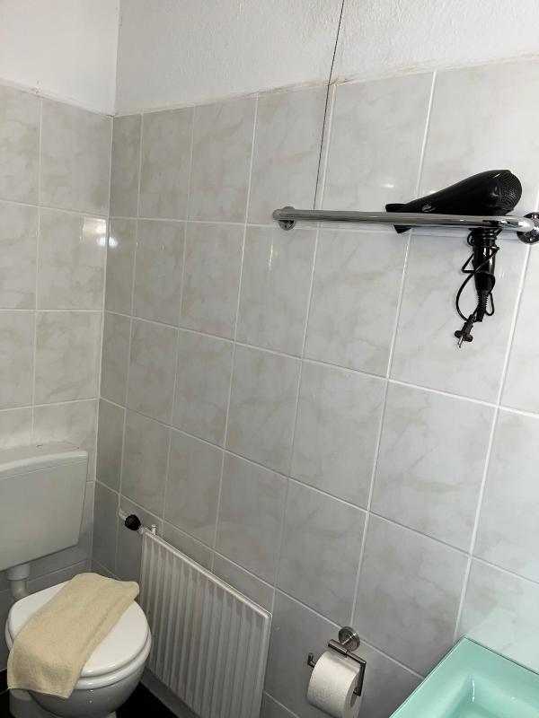 Basic Triple Room image 3