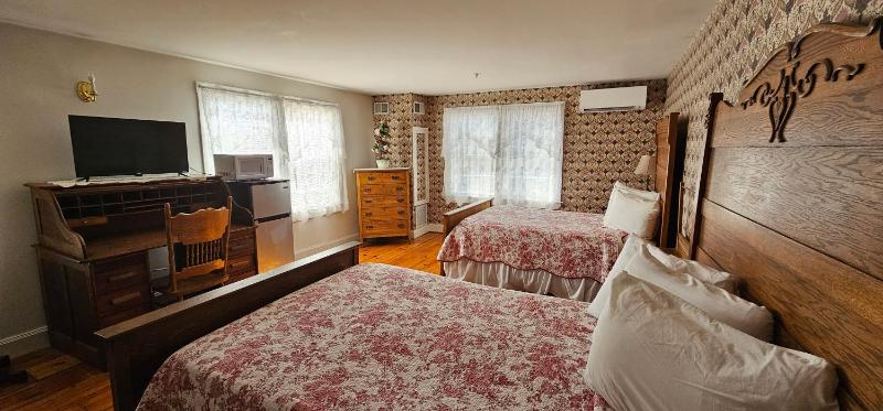 Quadruple Room image 4