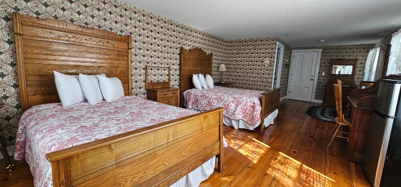 Quadruple Room image 3