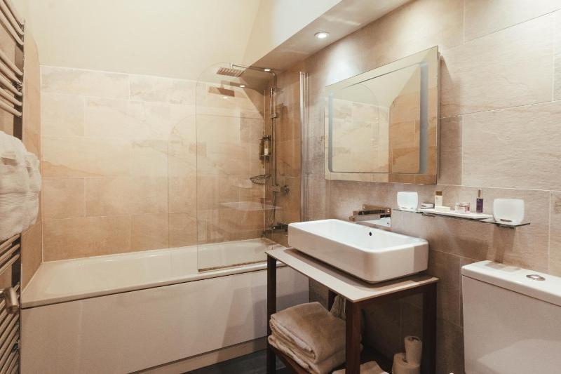 Superior King Room image 2