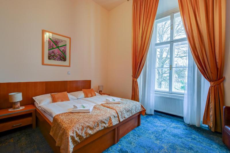 Family Two-Bedroom Apartment with View image 3