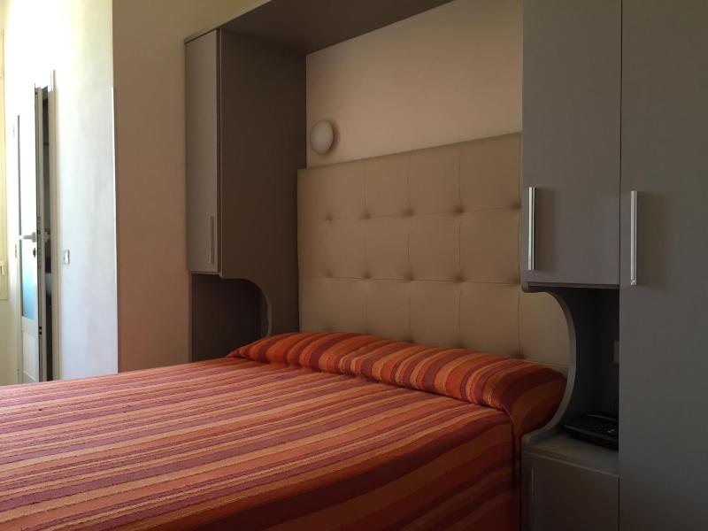 Double Room image 4