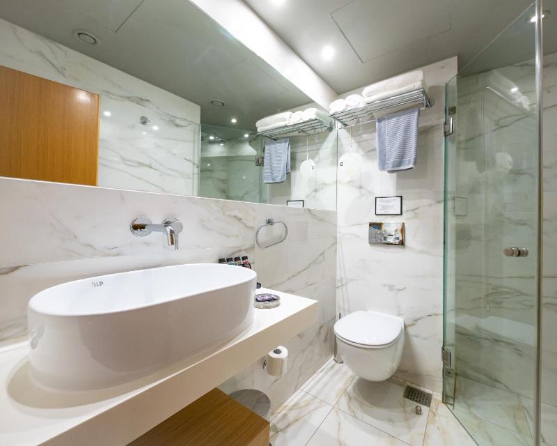 Nereid Coco-Mat Room Front Sea View image 4