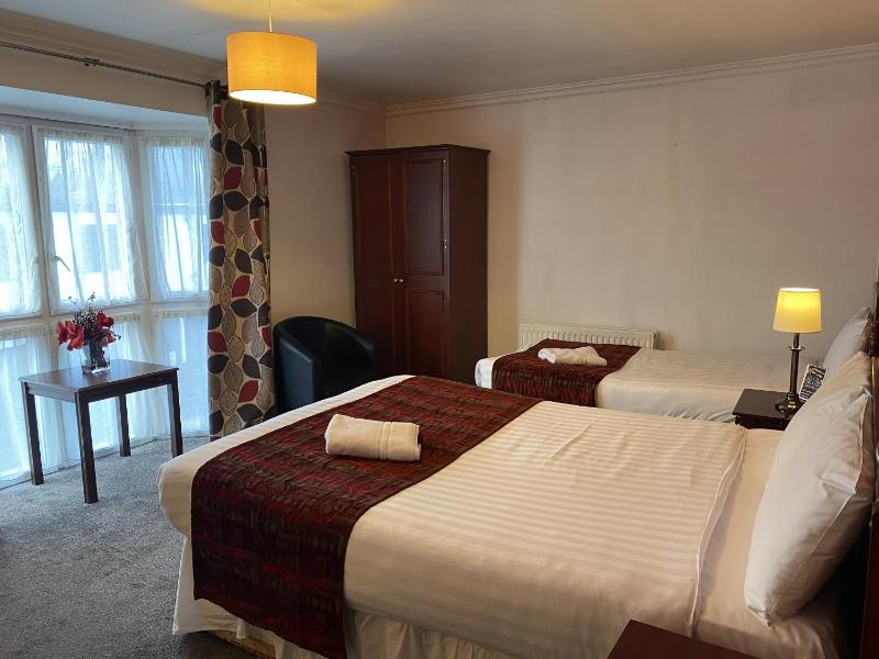 Standard Triple Room image 3