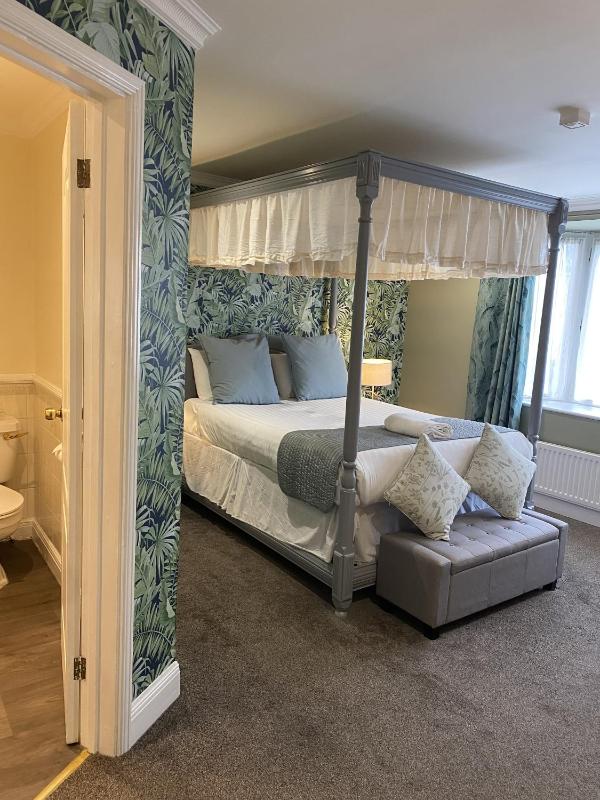 Standard Double Room image 3