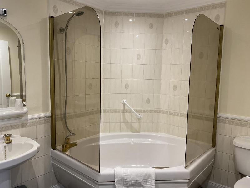Standard Double Room image 2