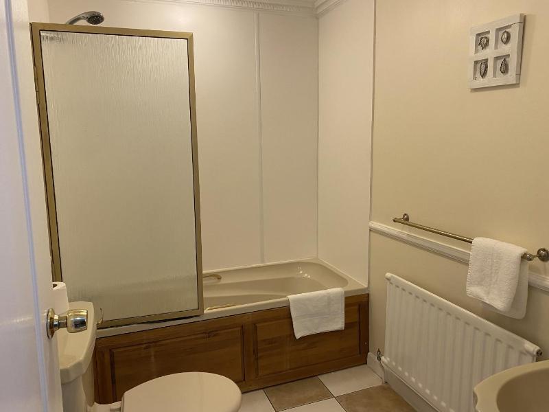 Economy Double Room image 4