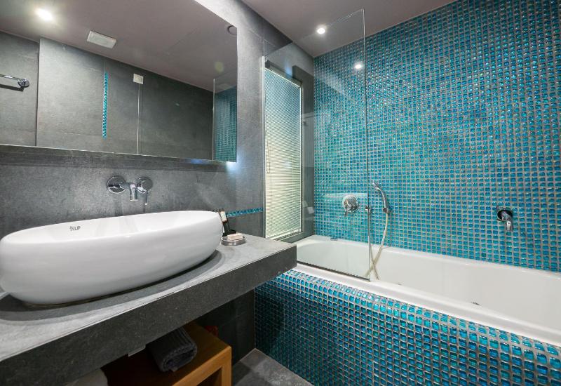 Poseidon Coco-Mat Suite Front Sea View image 3