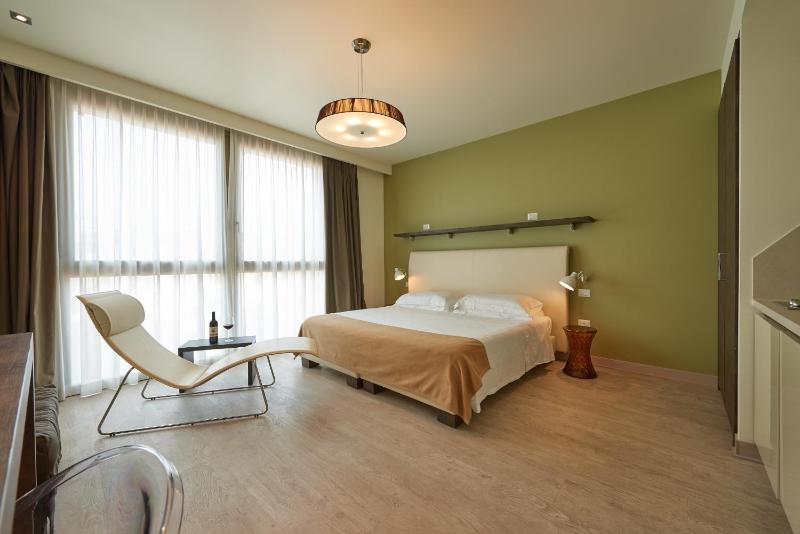 Studio with kitchen & Pool Access  image 2