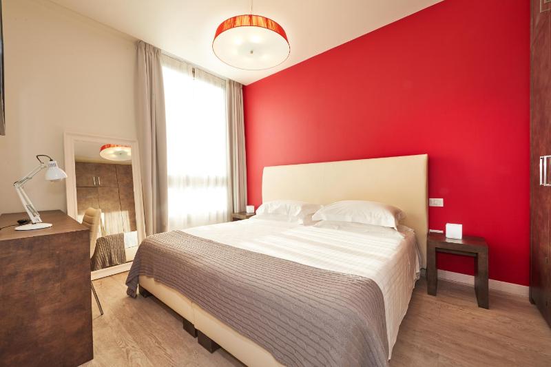 One-Bedroom Apartment with Kitchen & Pool Access image 2