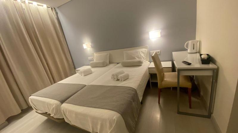 Twin Room image 1