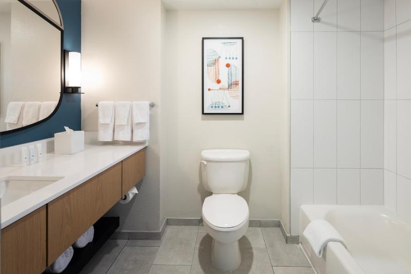 King Room image 3