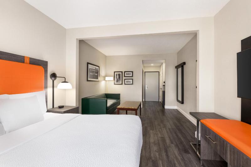 Executive King Room image 4