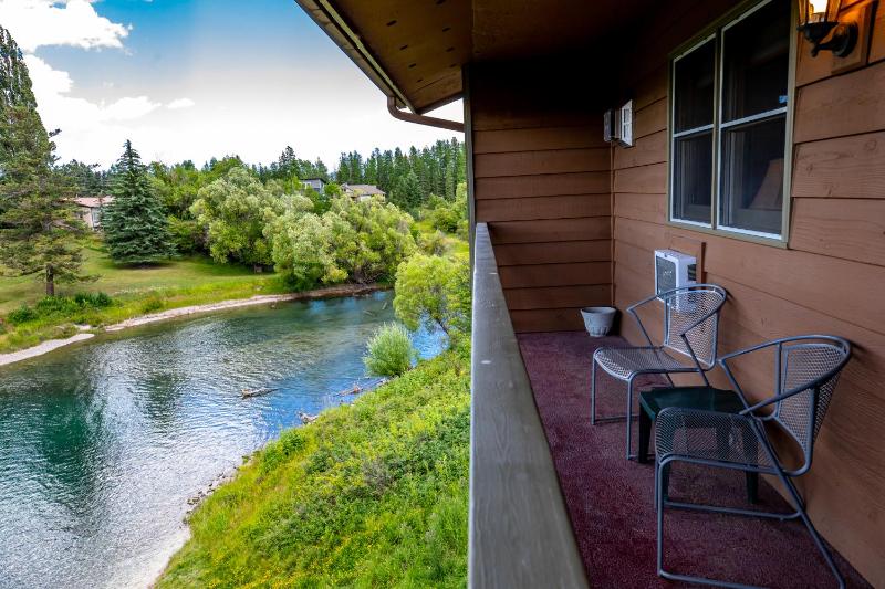 King Room with River View image 2