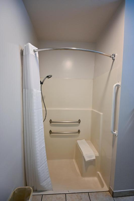 King Room - Accessible/Non-Smoking image 3