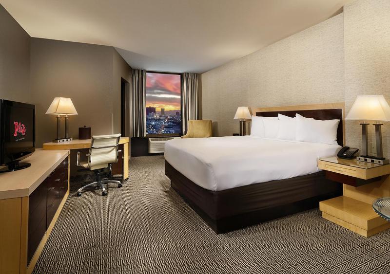 Deluxe Room image 3