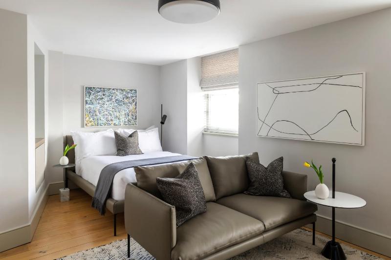 New Studio with Skyline Terrace image 4