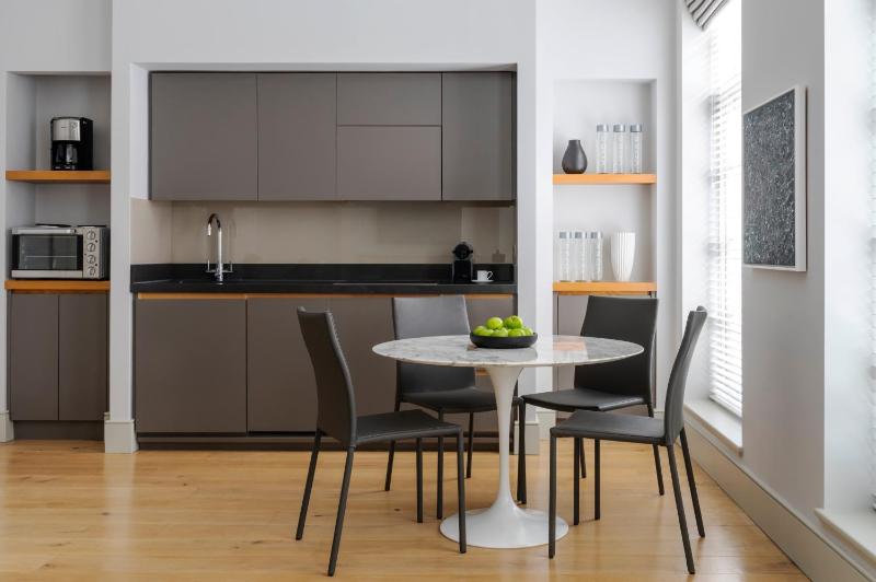 One Bedroom Platinum Suite with Terrace image 1