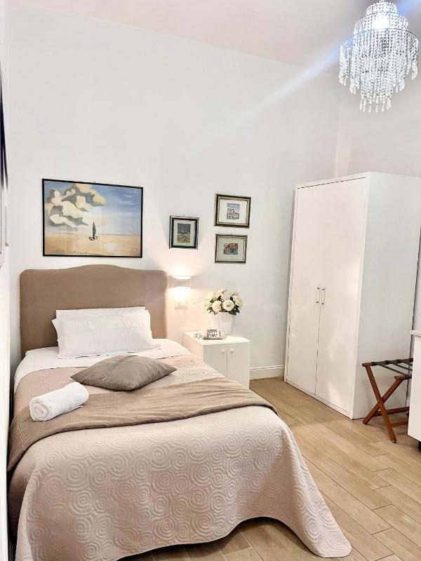Single Room image 1
