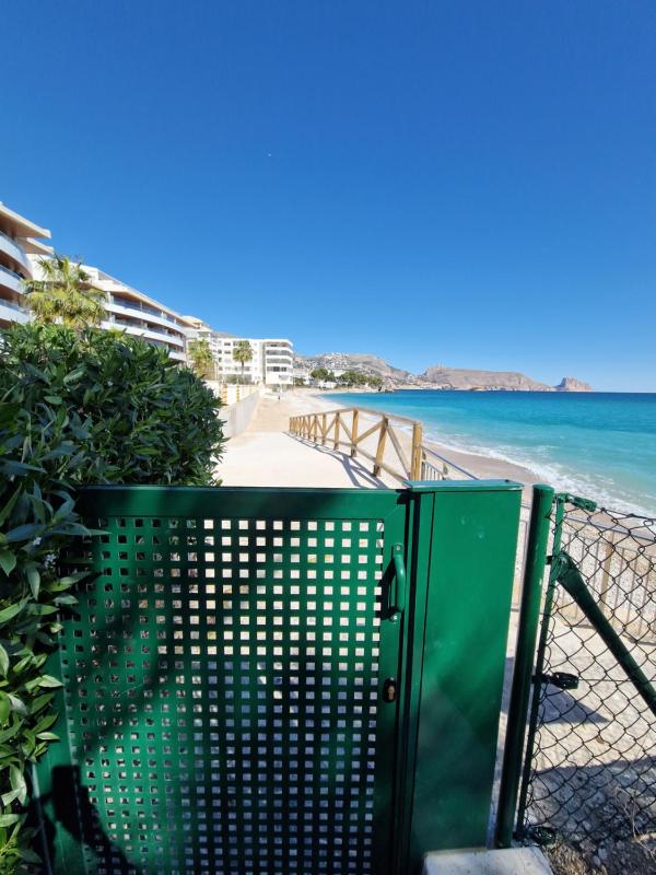 Azul - Estudio con vistas al mar piscina y acceso directo a la playa by Redi - image 23