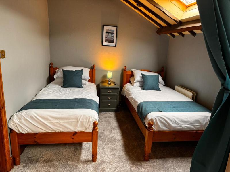 Family Room (2 Adults + 1 Child) image 3