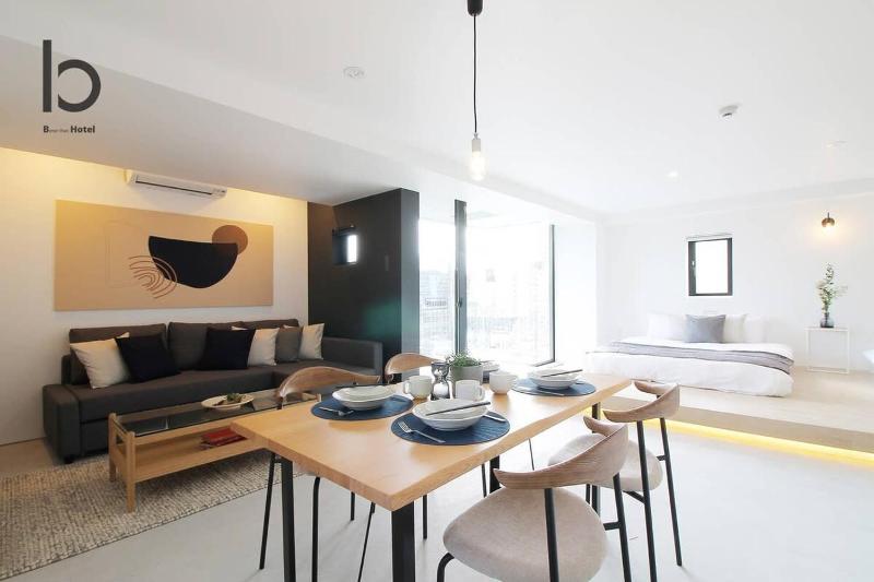 b hotel 601 Premium City View Apartment - image 15