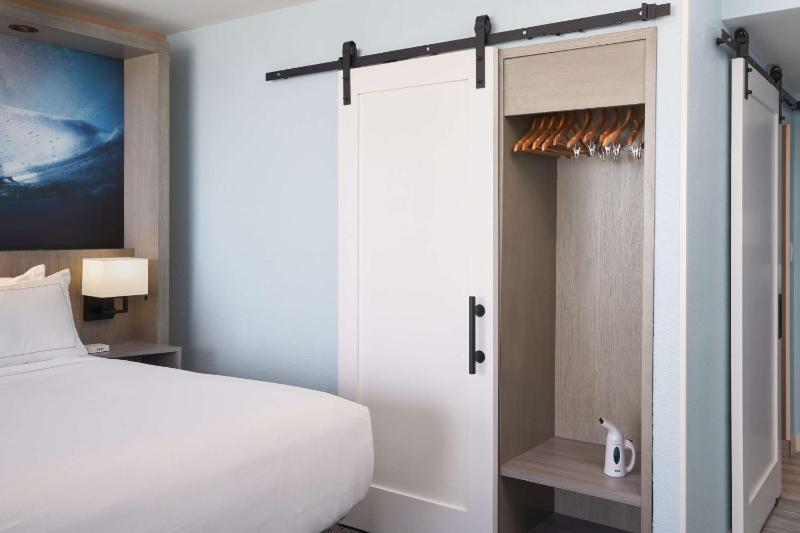 King Room with Ocean View - Non-Smoking image 4