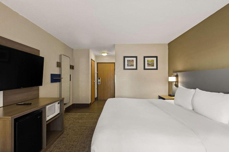 King Room with Transfer- Disability Access/Non-Smoking image 3
