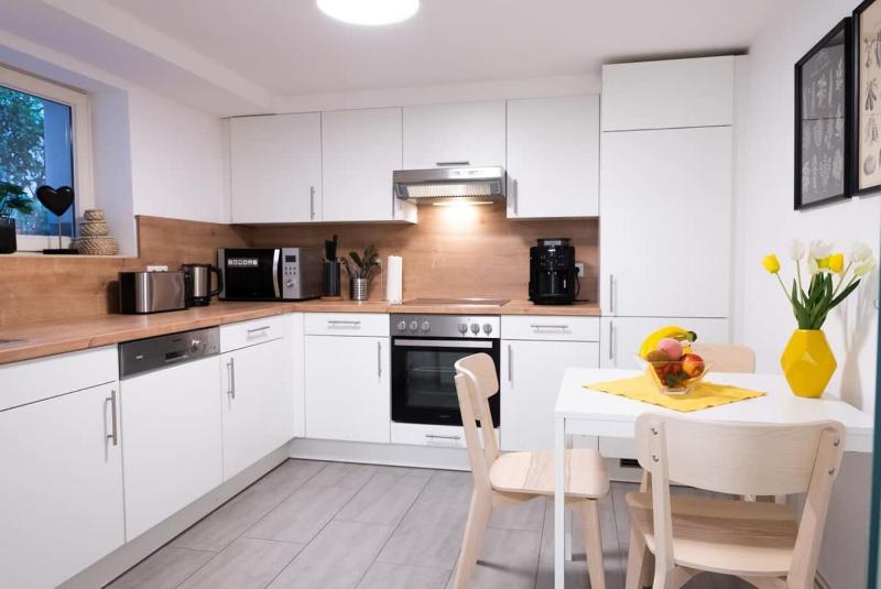 Hamburg Altona - Three Bedrooms for up to 10 - image 9