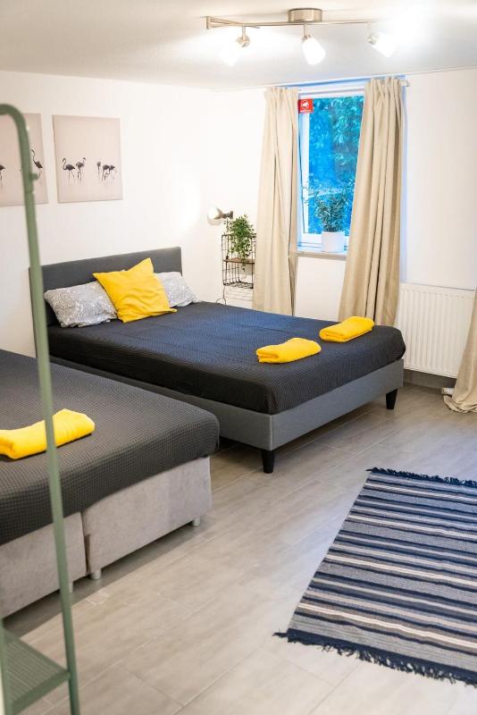 Hamburg Altona - Three Bedrooms for up to 10 - image 6