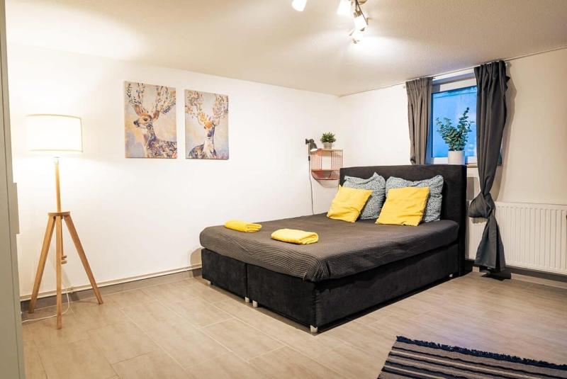Hamburg Altona - Three Bedrooms for up to 10 - image 14