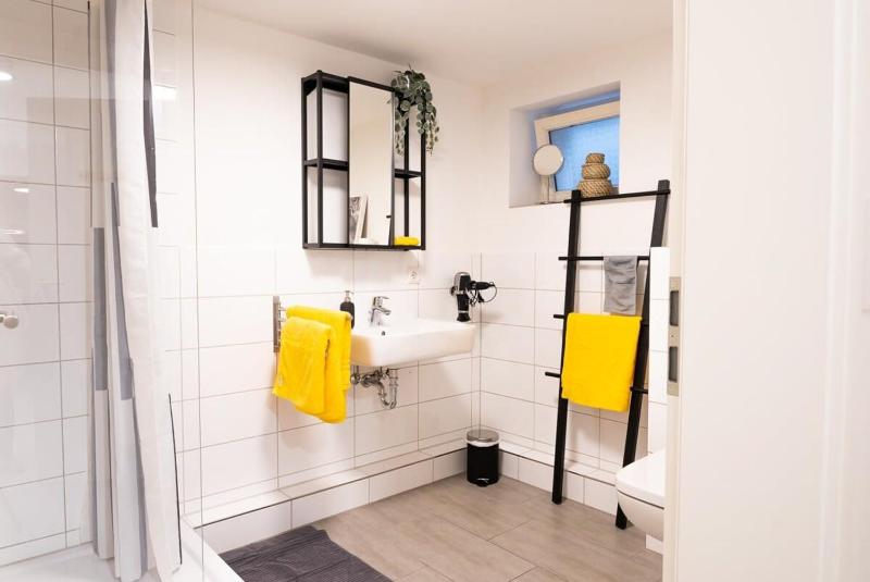 Hamburg Altona - Three Bedrooms for up to 10 - image 5