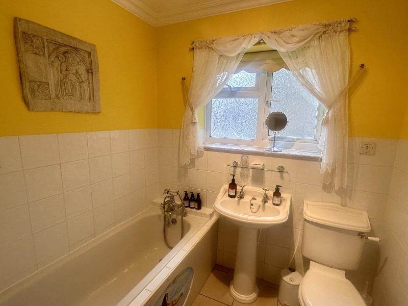 Standard Single Room image 4