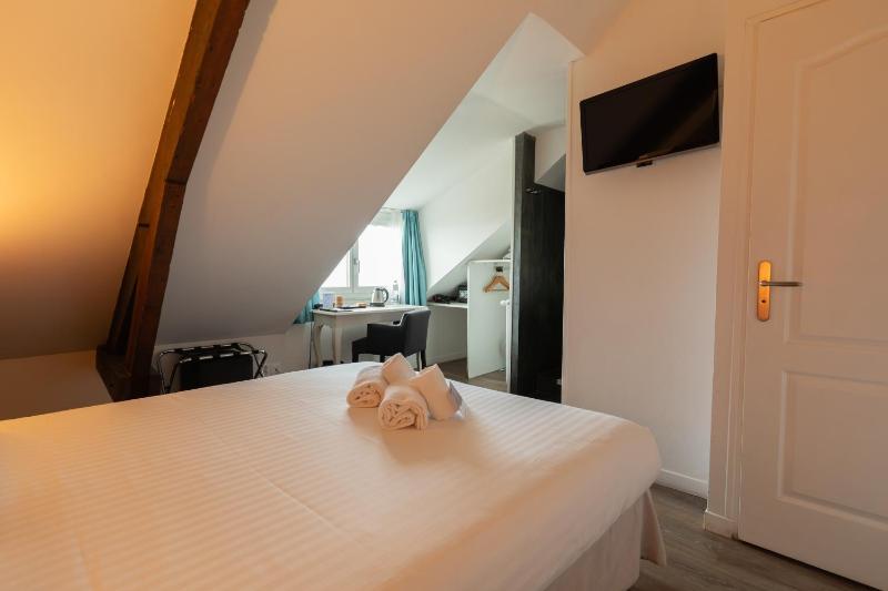 Classic Room with Sea View image 2