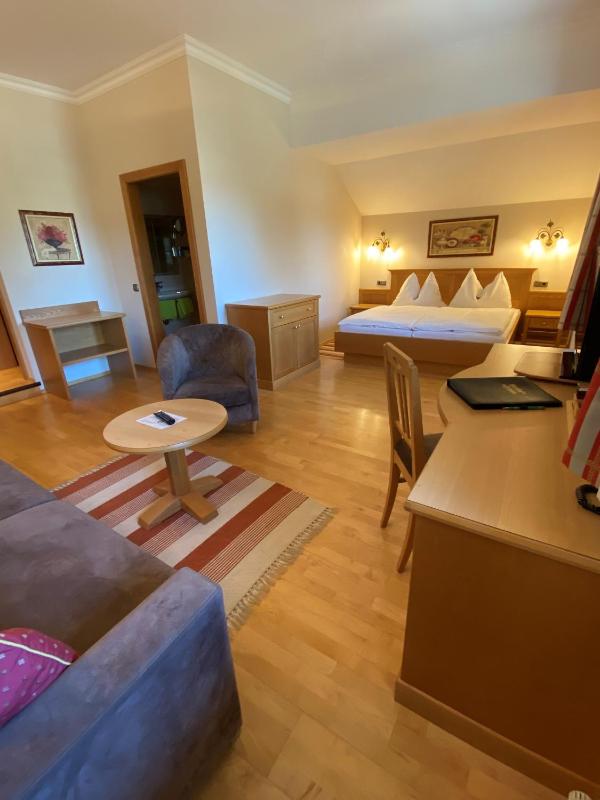 Large Double Room image 1