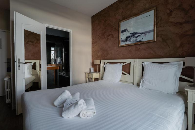 Classic Room with Sea View and Terrace image 3