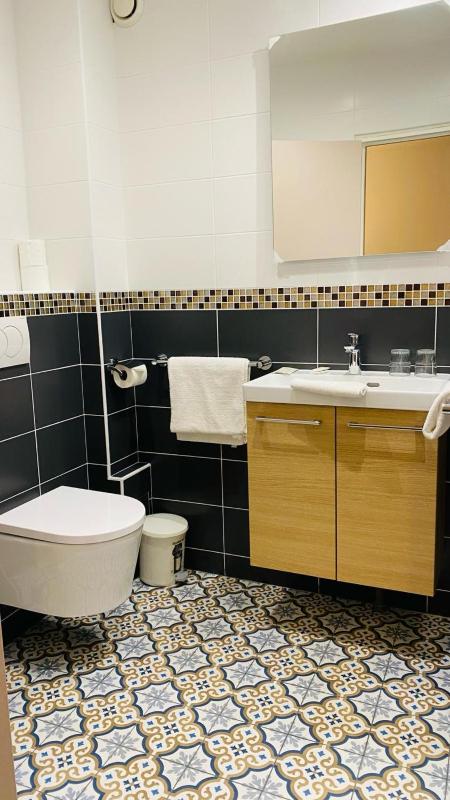 Twin Room with Shower image 1