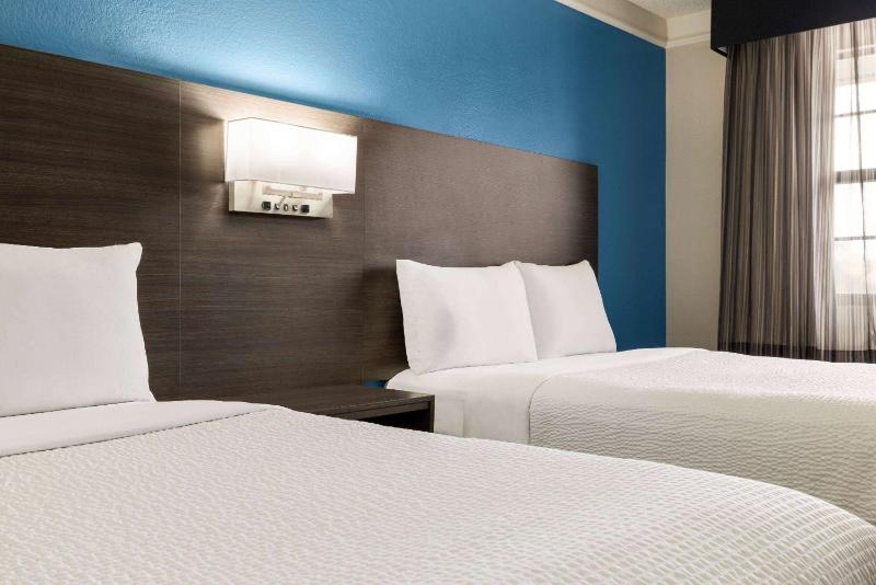 Standard Room with Two Double Beds image 4
