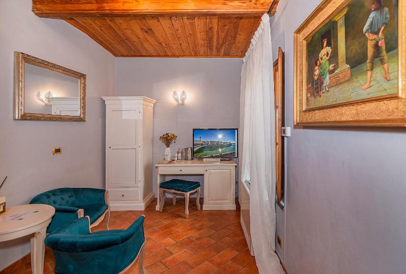 Double Room image 4
