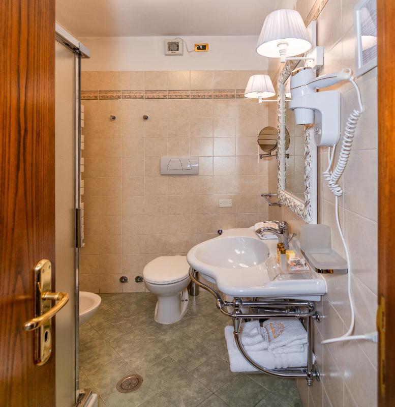 Double Room image 2